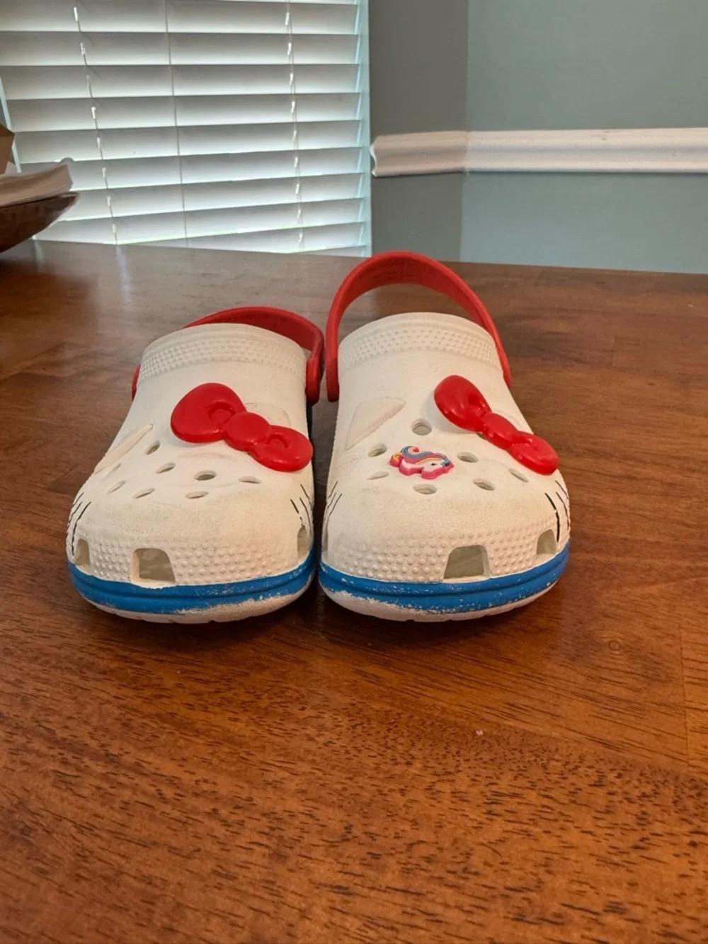 Crocs Hello Kitty 50th Anniversary I Am Classic Clogs Kids white red blue 13